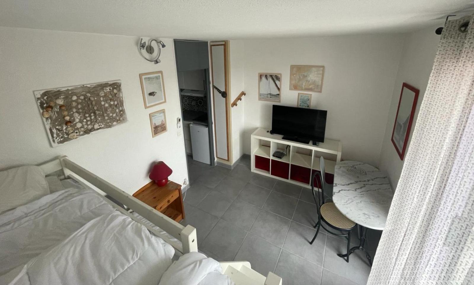 Apartment A La Piscine Wifi Parking Clim *